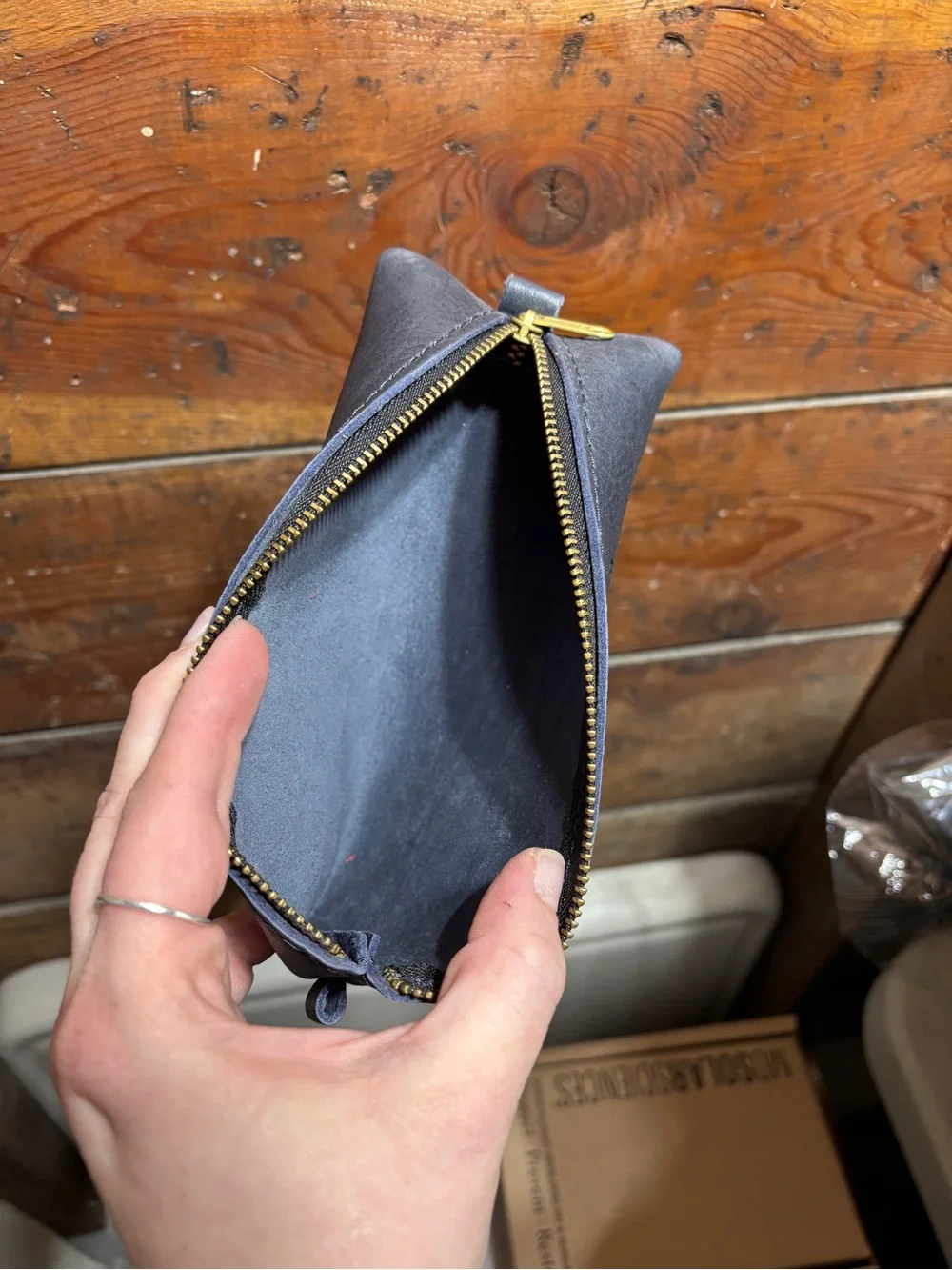 Portland Leather Alpine pouch in Midnight